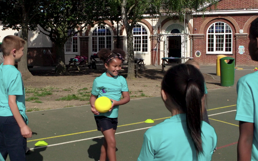 Film: Invasion games - Intercepting (summary)